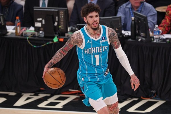 股票配资门户官网 🙃不当人呢！三球12分钟6投1中 还有2失误3犯规！