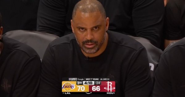 在线股票配资门户 刀一个人的眼神是藏不住的！申京打肯纳德中投三不沾 乌度卡凝视